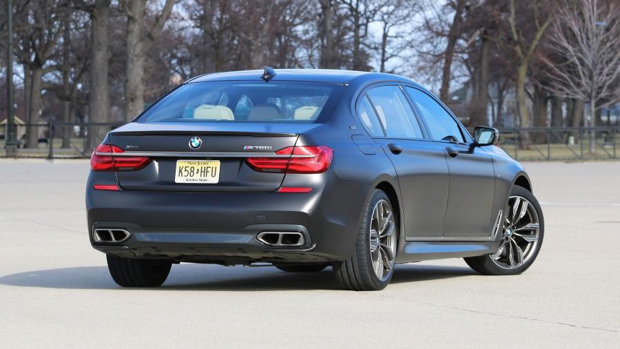  BMW M760i xDrive V12 Excellence 2017 года  (US) (фото 5 из 29)